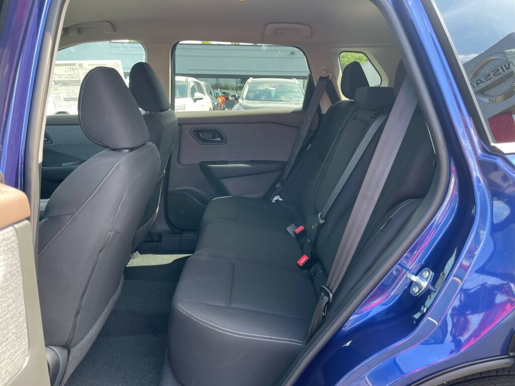 Used 2023 Nissan Rogue S AWD/4WD image 14