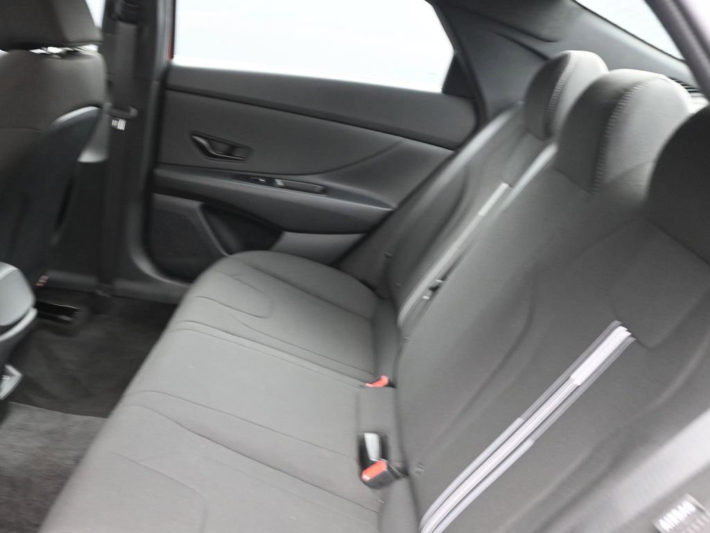 Certified 2025 Hyundai Elantra Sport image 23