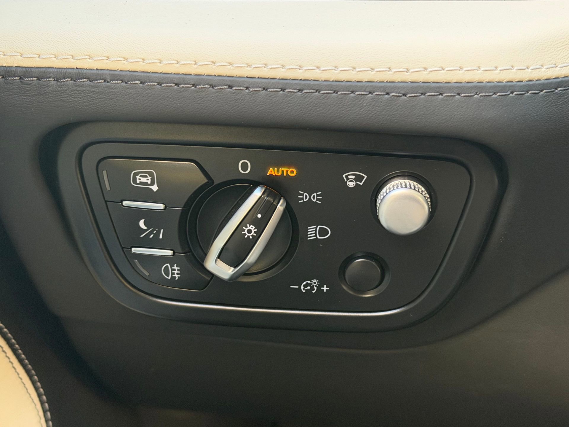 Used 2023 Bentley Bentayga Extended Wheelbase image 51