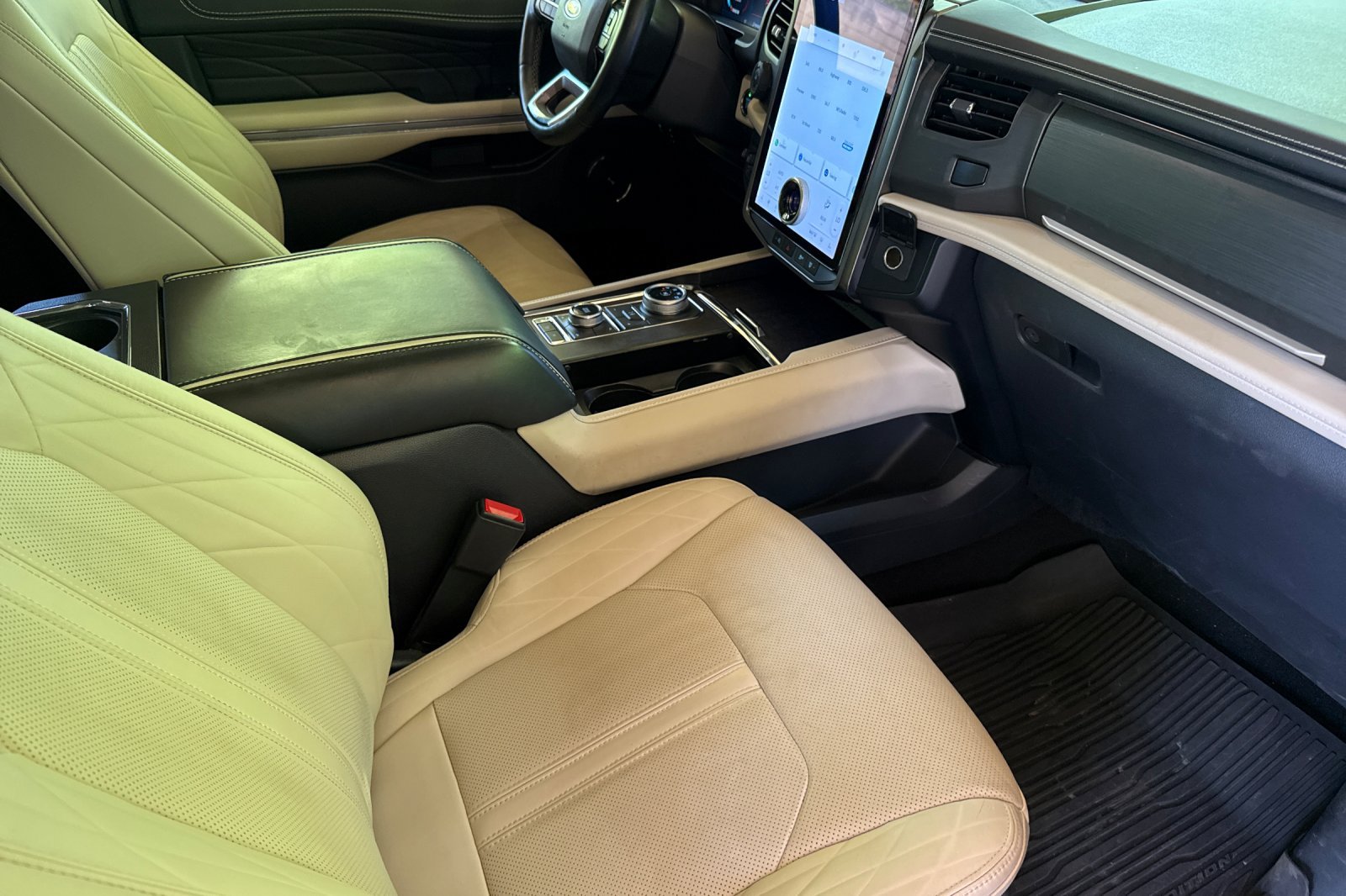 Used 2024 Ford Expedition Max Platinum AWD/4WD image 21