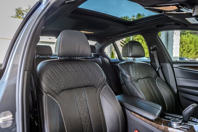 Used 2018 BMW 540i w/ M Sport Package RWD image 37