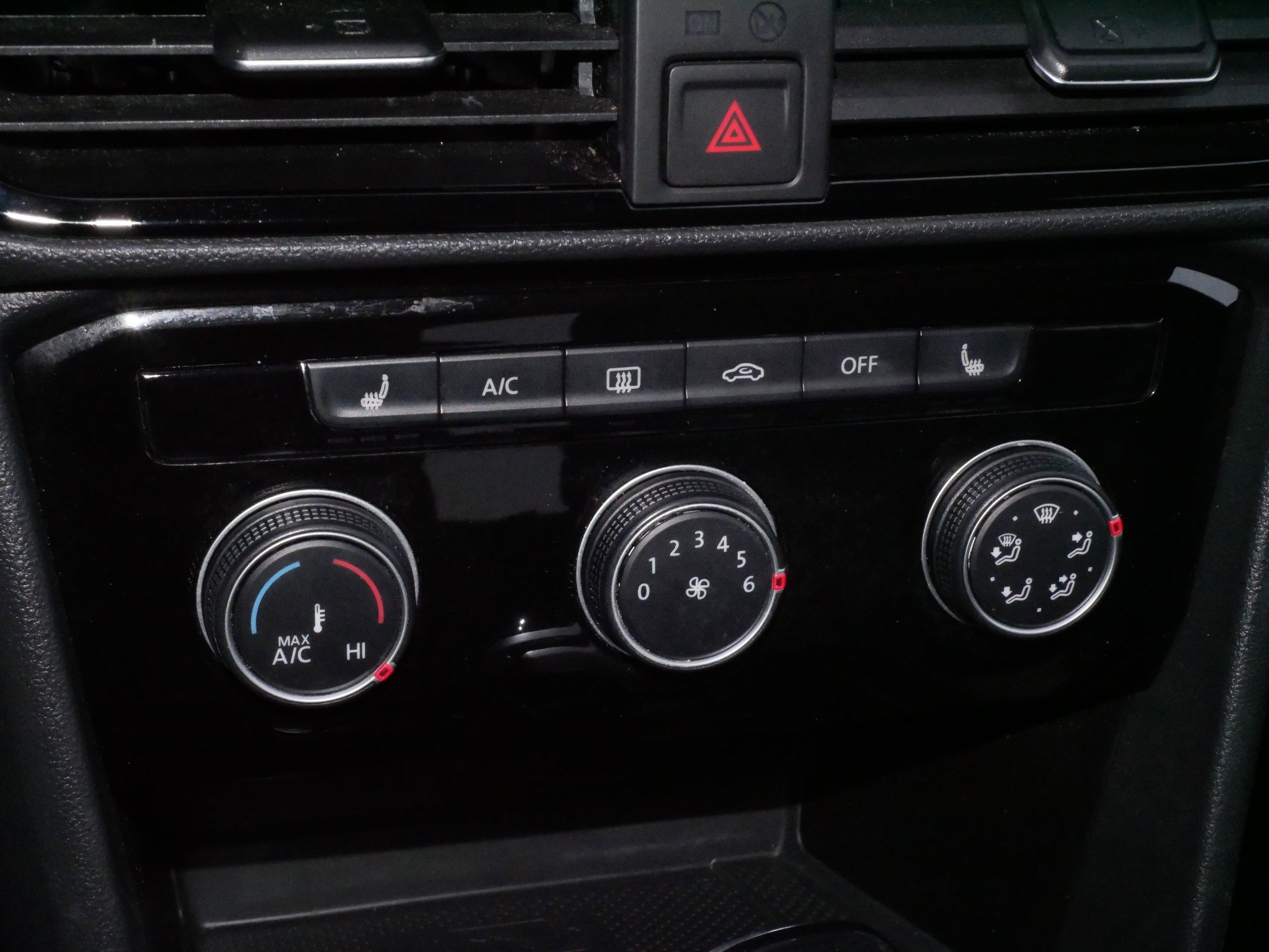 Certified 2023 Volkswagen Taos SE w/ Panoramic Sunroof Package image 23