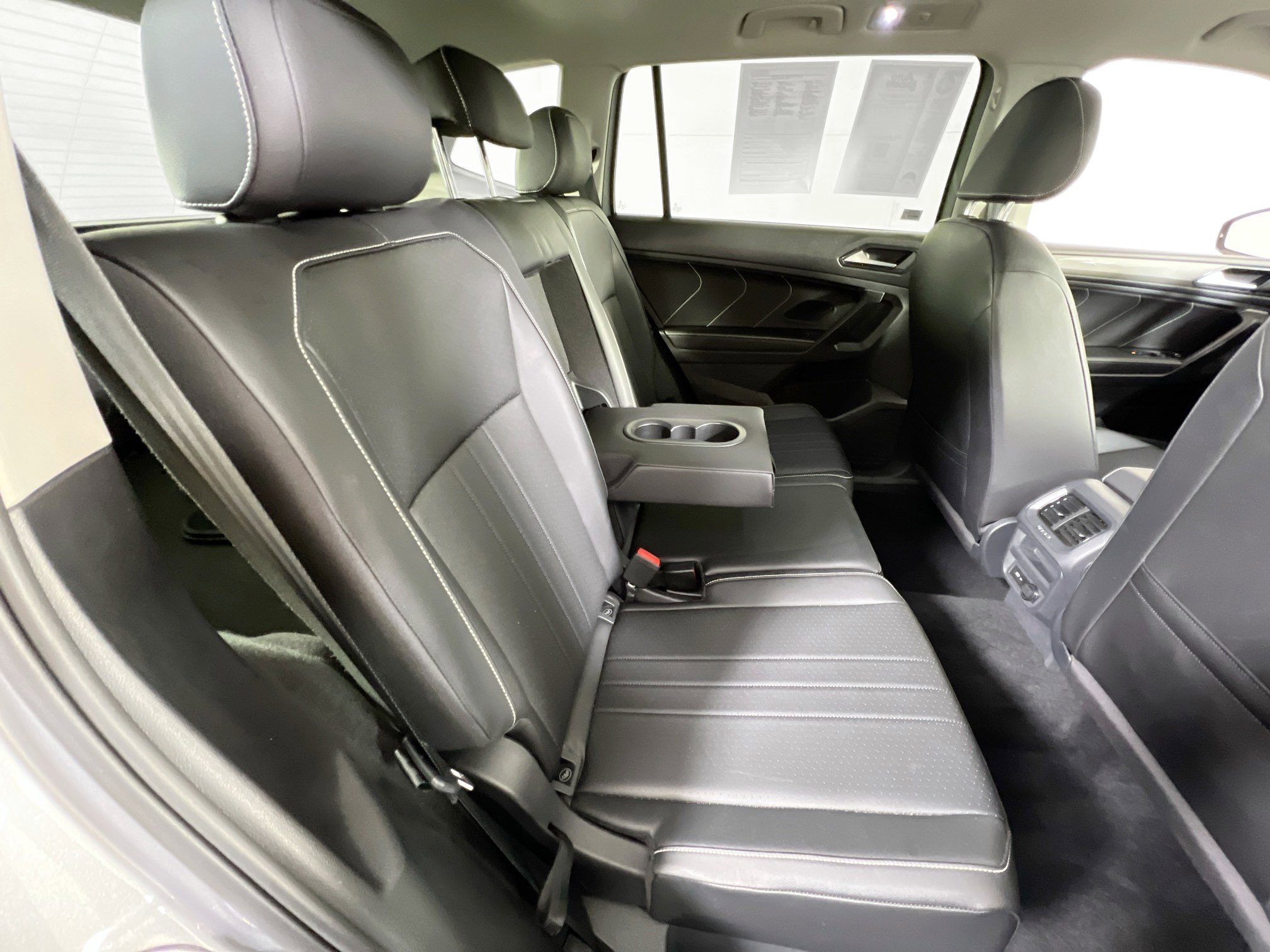 Used 2022 Volkswagen Tiguan SE AWD/4WD image 26