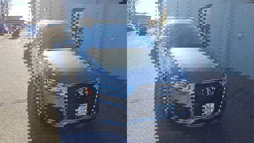 Used 2017 Audi Q3 2.0T Prestige w/ Prestige Package image 2