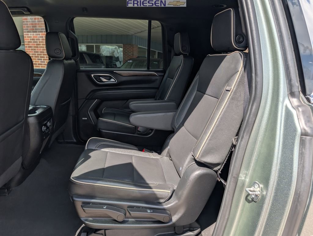Used 2023 Chevrolet Suburban Premier image 11