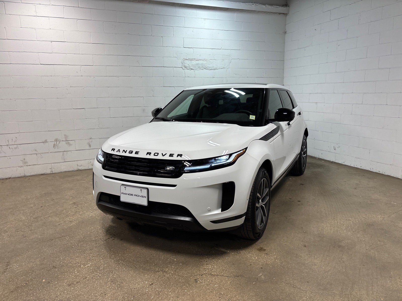 Used 2026 Land Rover Range Rover Evoque S AWD/4WD image 2