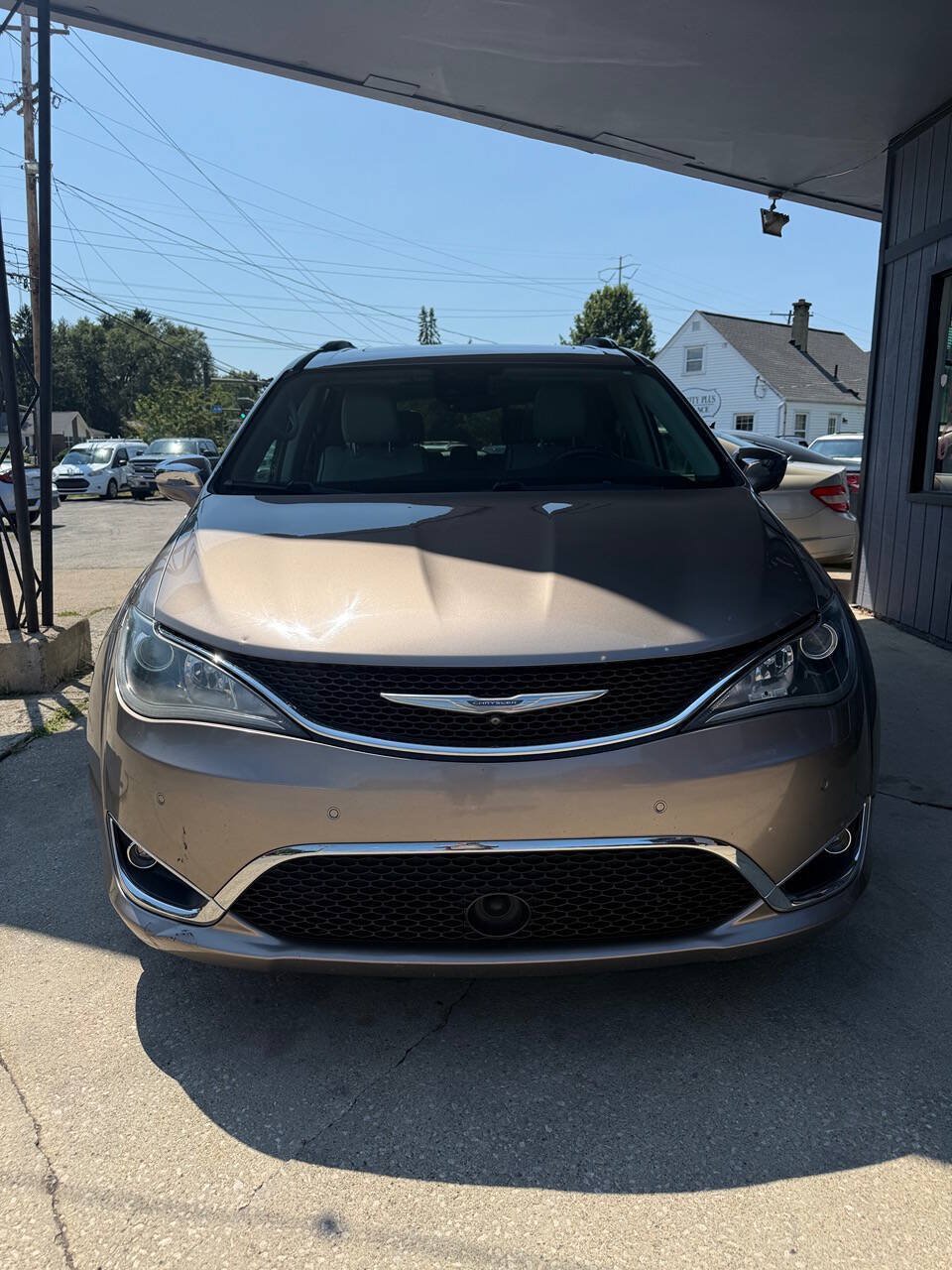 Used 2018 Chrysler Pacifica Limited w/ Tire & Wheel Group