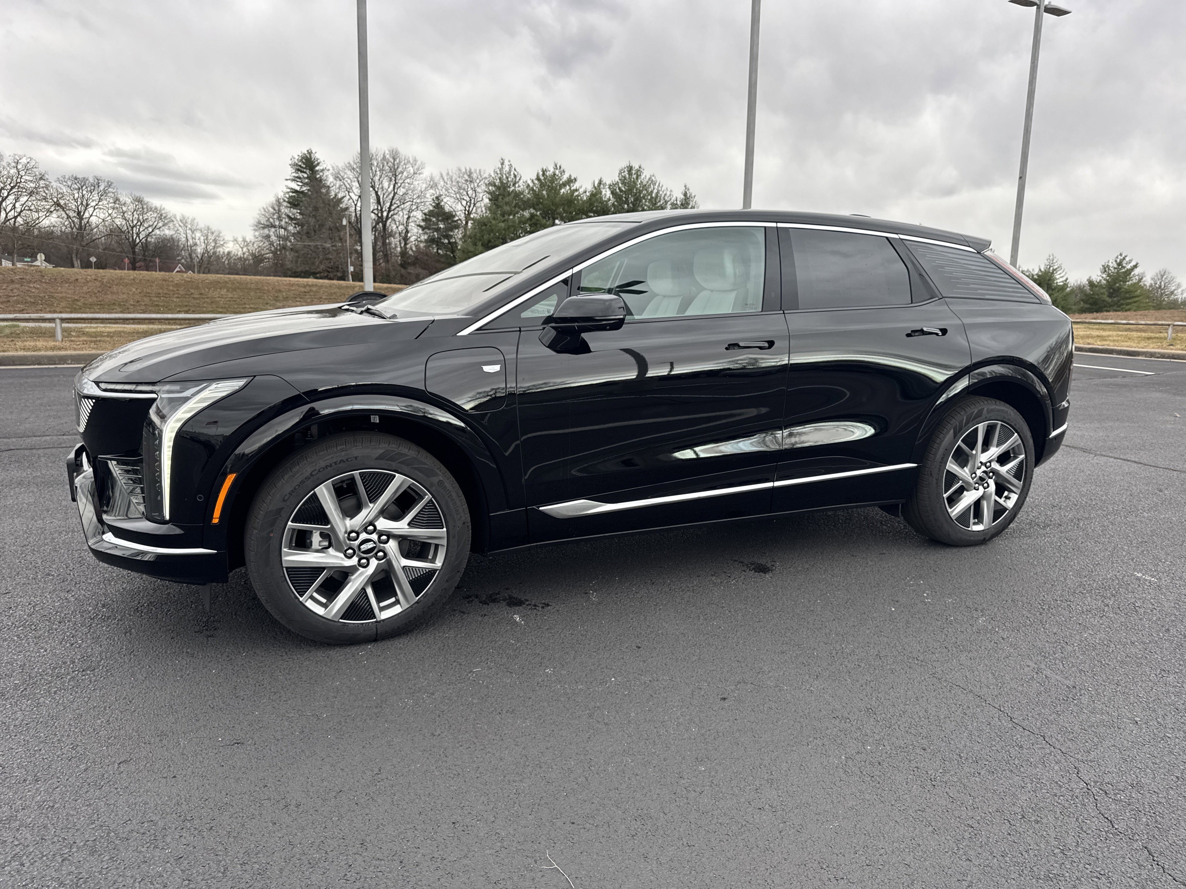 New 2026 Cadillac Optiq Luxury 1 image 1