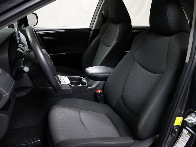 Used 2021 Toyota RAV4 XLE w/ Convenience Package AWD/4WD image 9