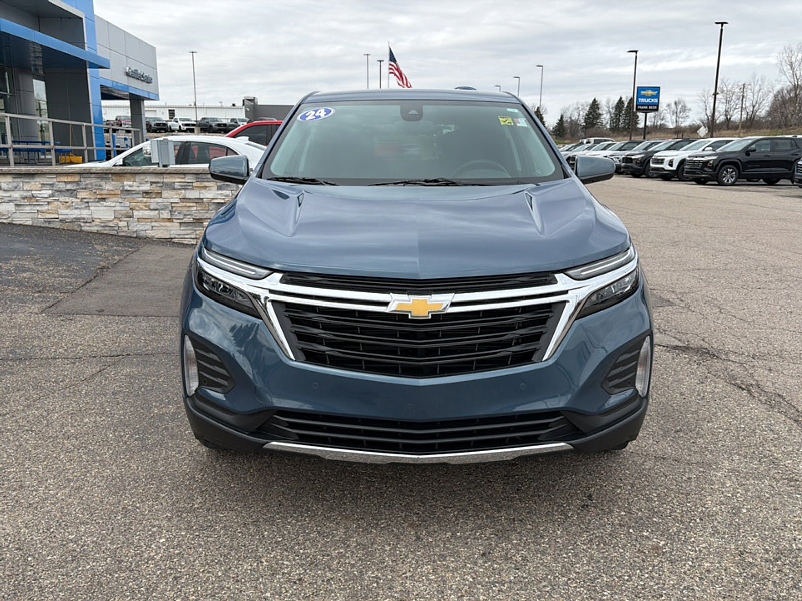 Used 2024 Chevrolet Equinox LT w/ LPO, Floor Liner Package FWD image 2