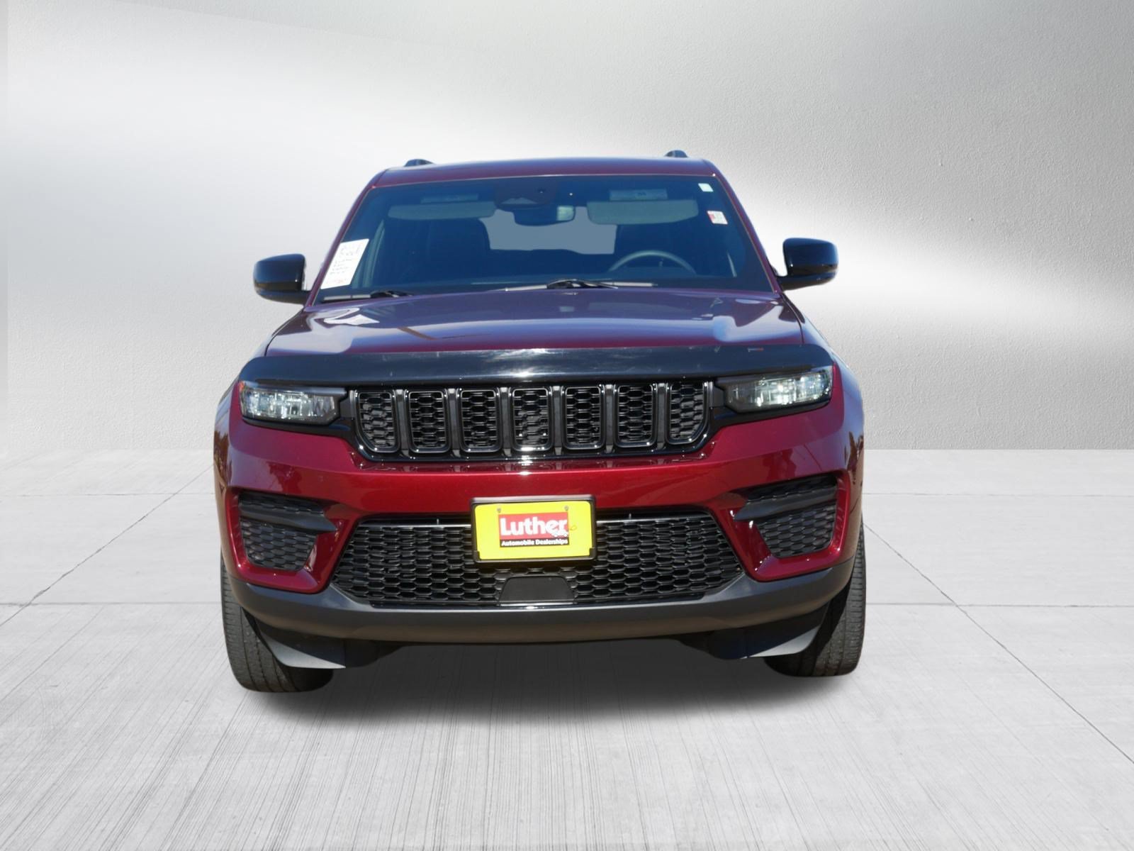 Used 2023 Jeep Grand Cherokee Altitude AWD/4WD image 2