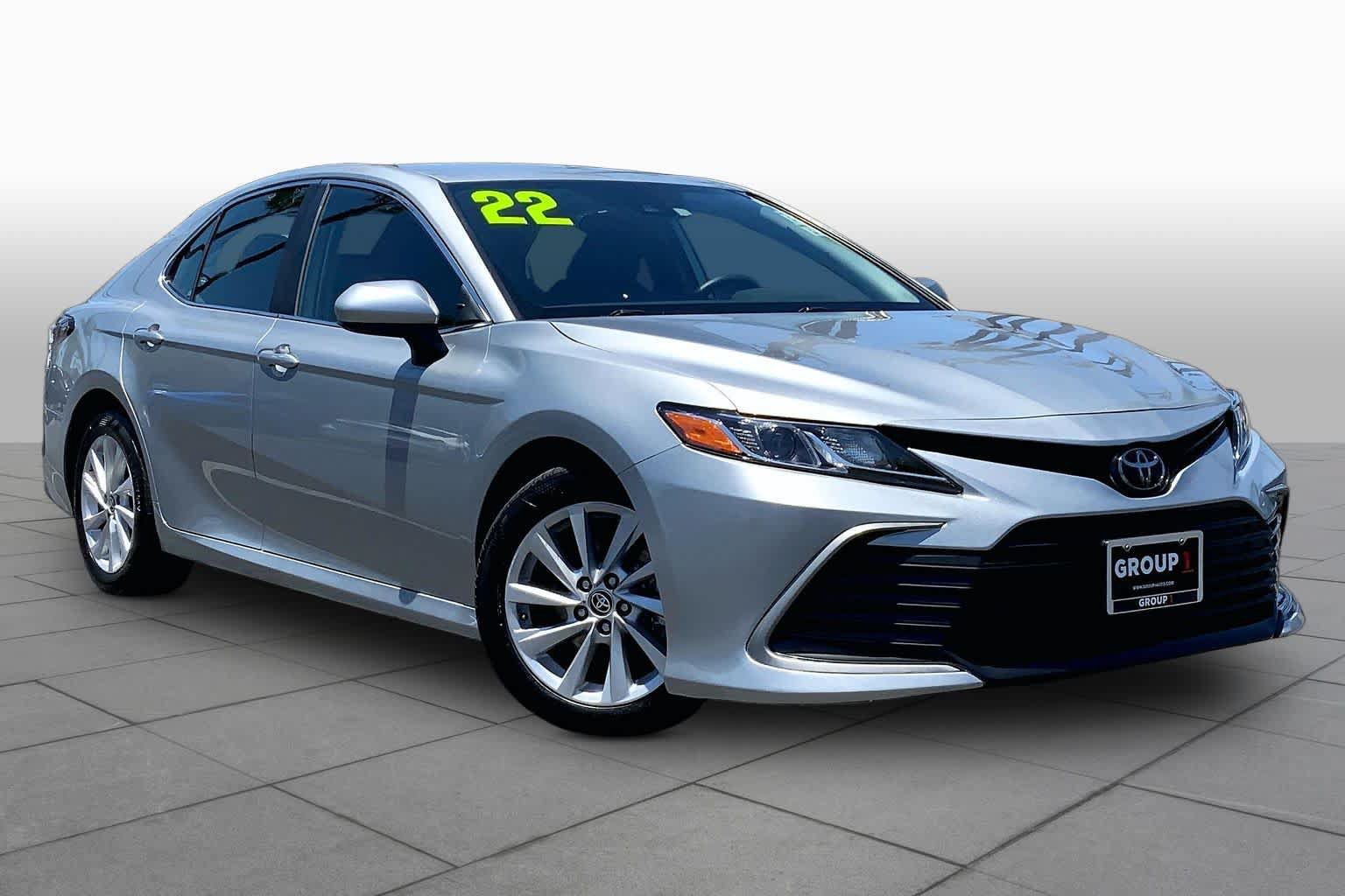 Used 2022 Toyota Camry LE w/ Carpet Mat Package (TMS) FWD image 2