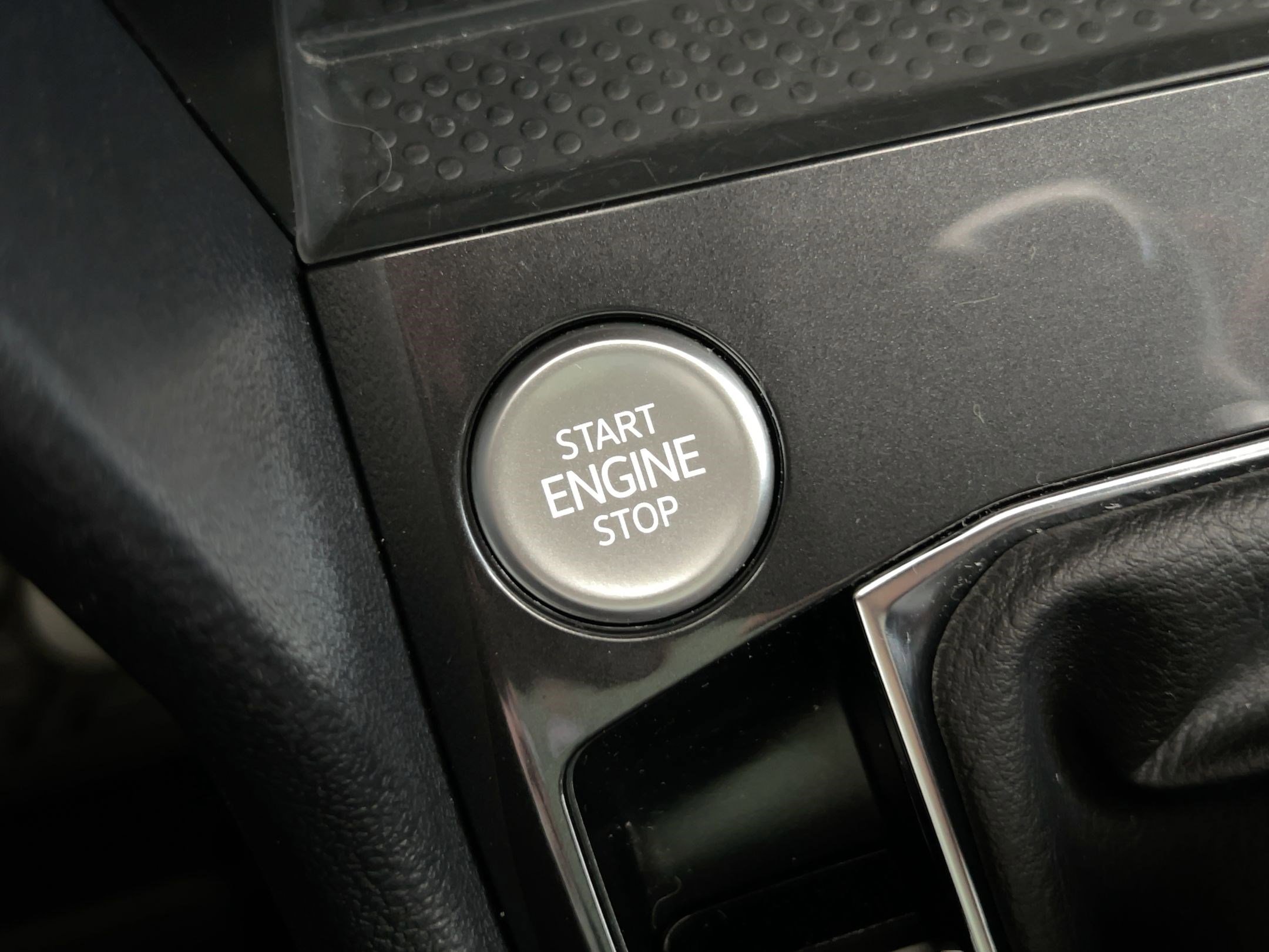 Certified 2023 Volkswagen Tiguan SEL R-Line image 27