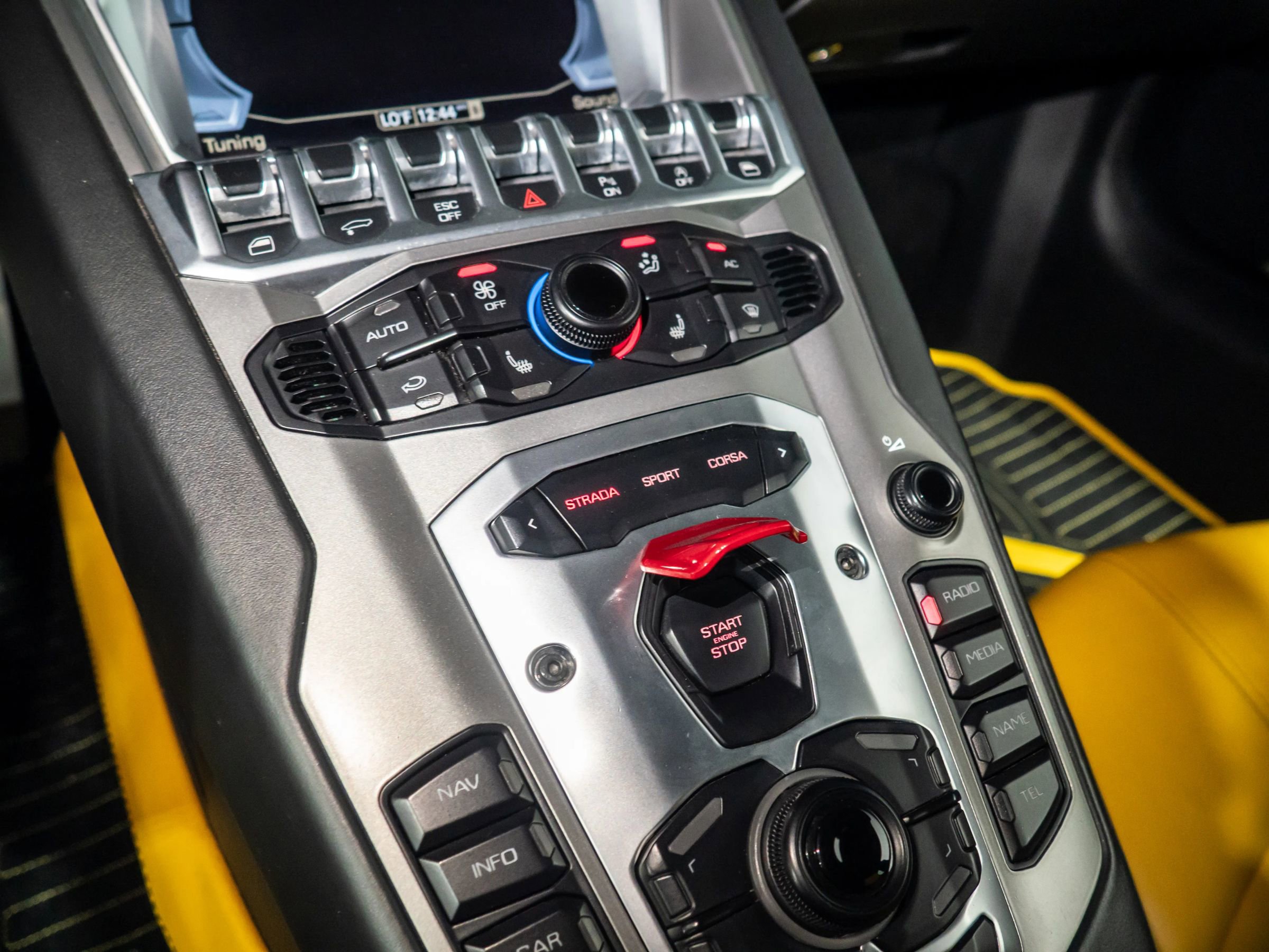 Used 2013 Lamborghini Aventador LP 700-4 image 25