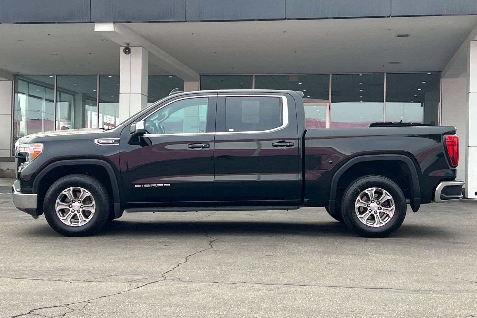 Used 2022 GMC Sierra 1500 SLE image 7