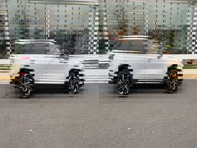 Used 2025 Lincoln Corsair Reserve w/ Towing Package image 9