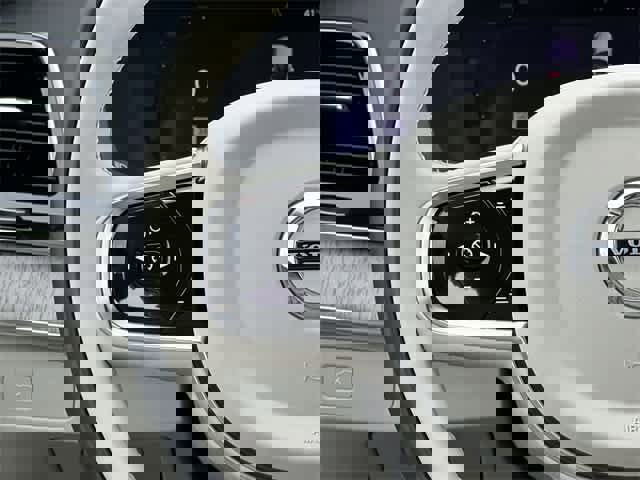 Used 2025 Volvo XC90 B6 Ultra image 9