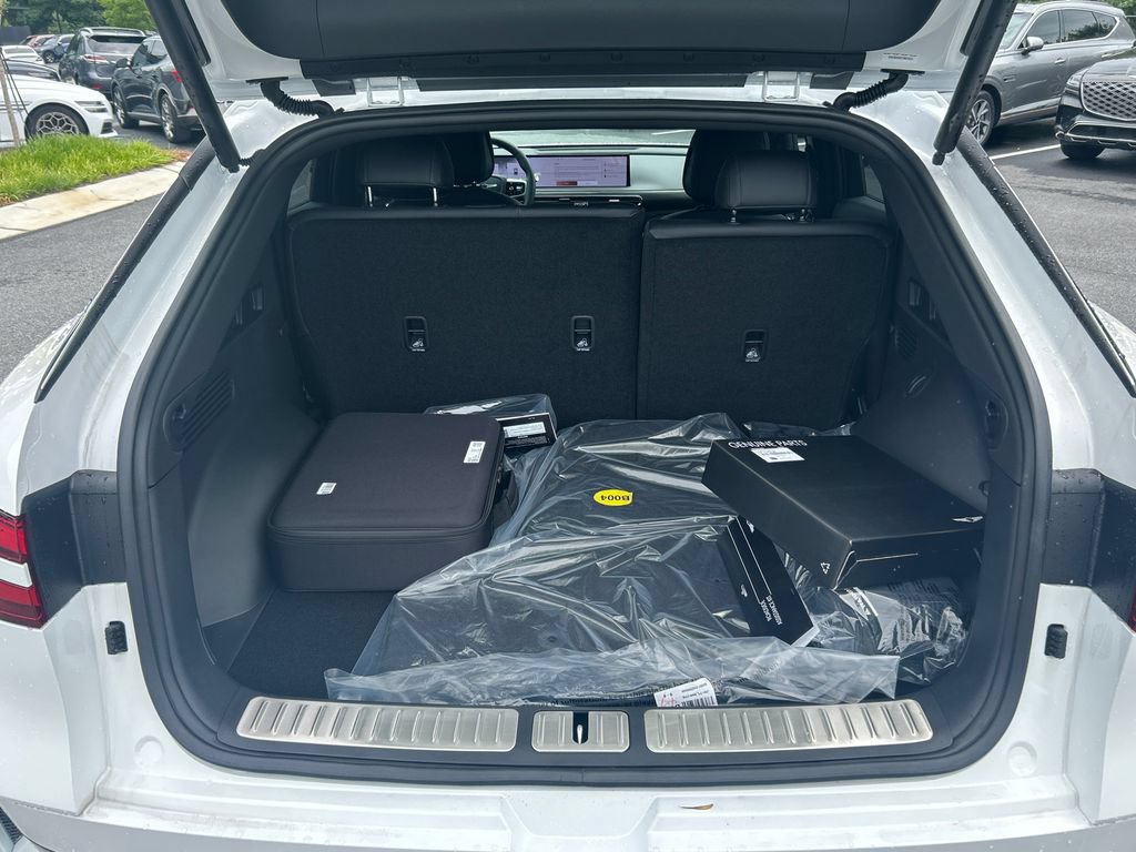 New 2026 Genesis GV60 RWD image 18