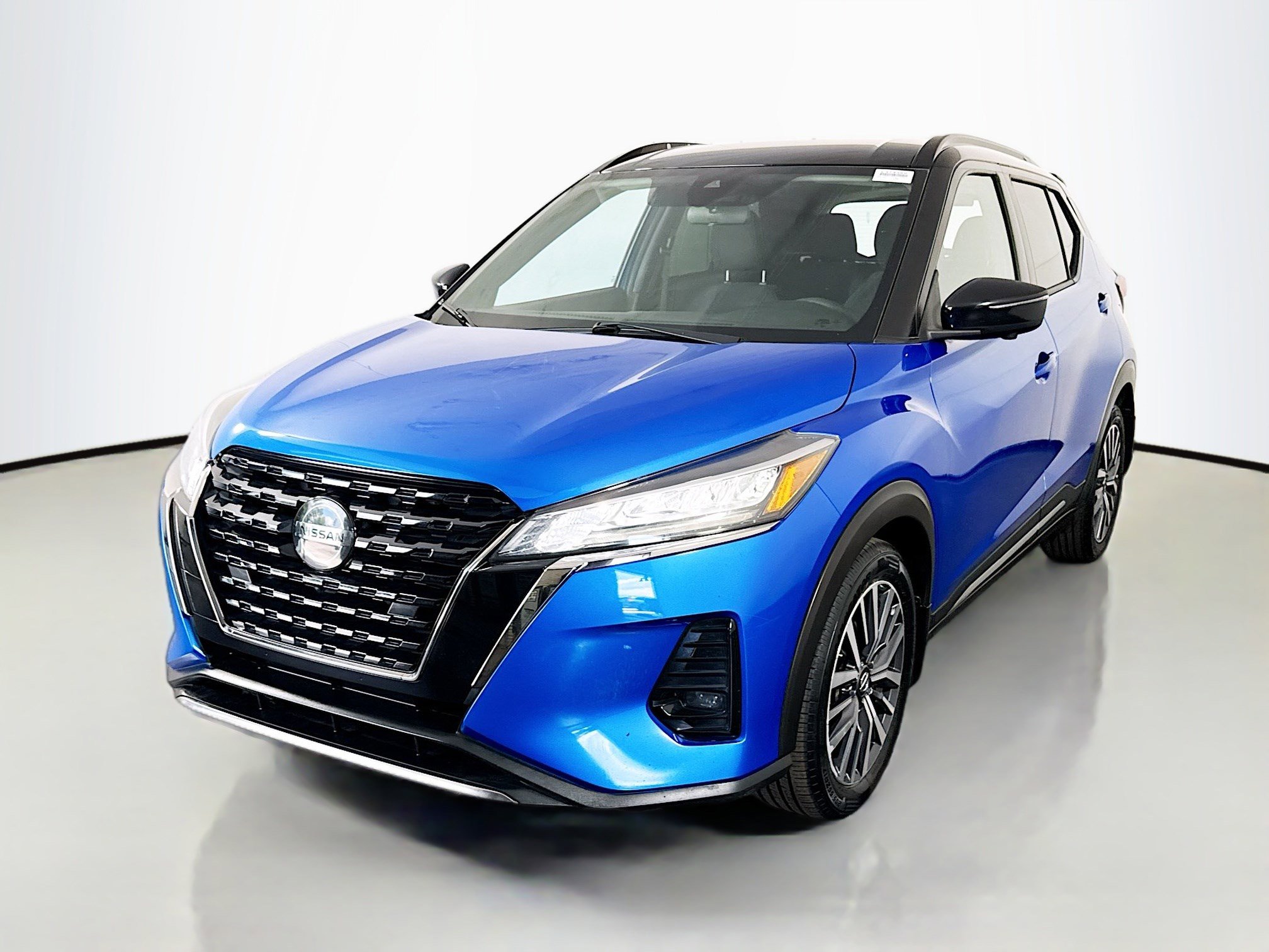 Used 2021 Nissan Kicks SR FWD image 4