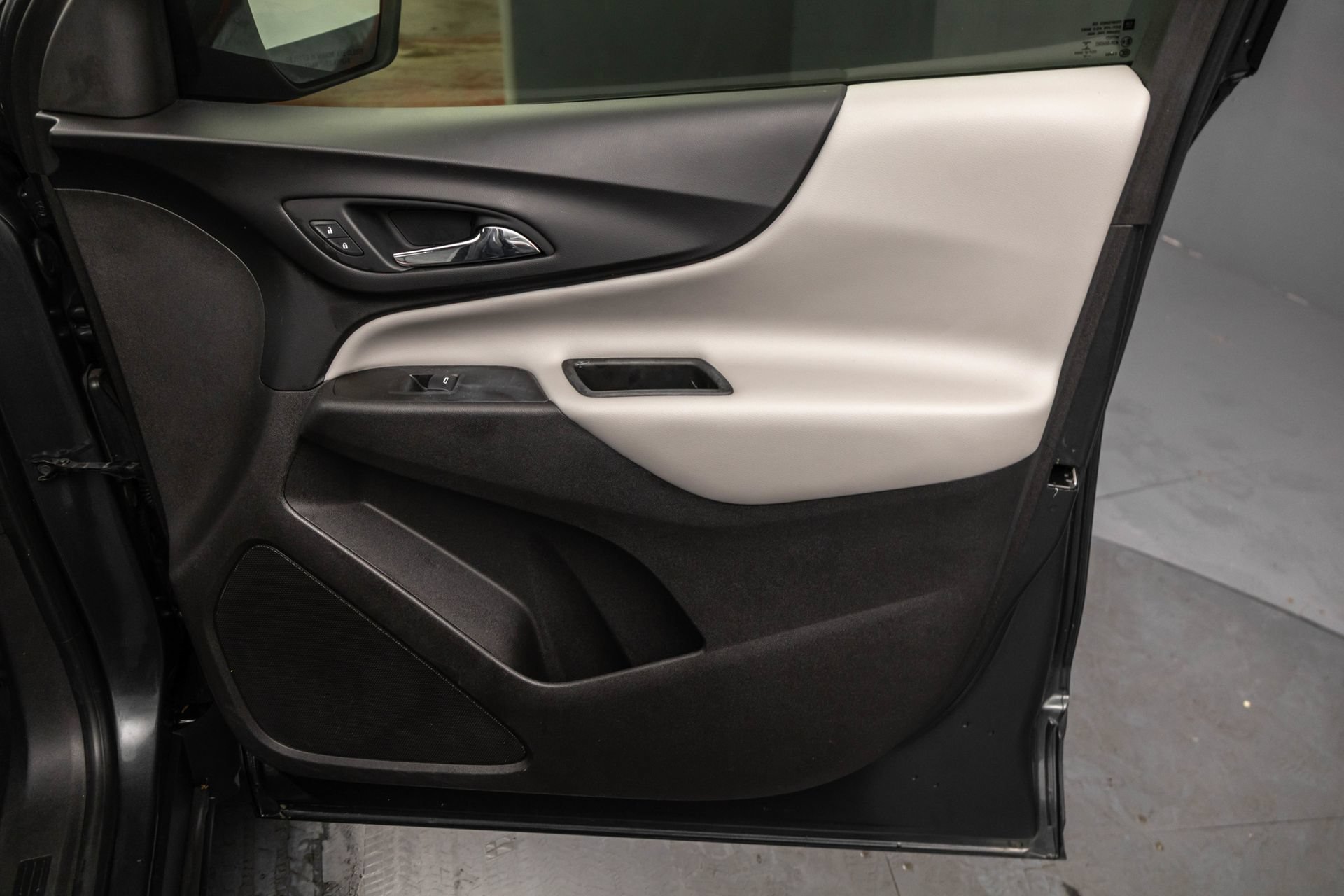 Used 2018 Chevrolet Equinox LS FWD image 41