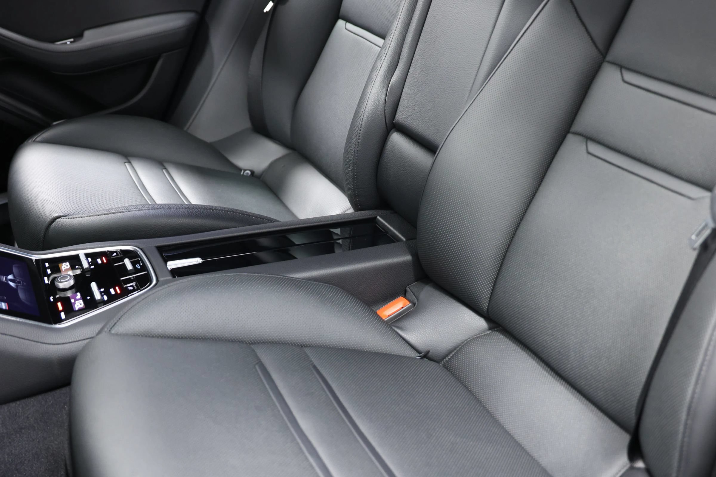 Used 2020 Porsche Panamera AWD/4WD image 57