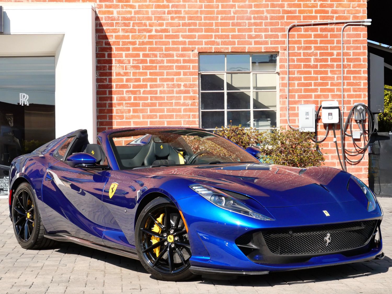 Used 2023 Ferrari 812 GTS RWD image 1