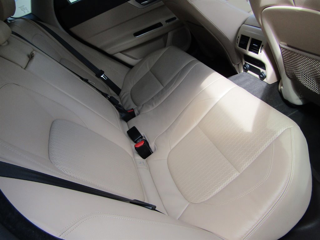 Used 2016 Jaguar XF Prestige RWD image 6
