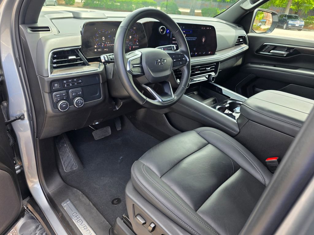 Used 2025 Chevrolet Suburban Z71 AWD/4WD image 11