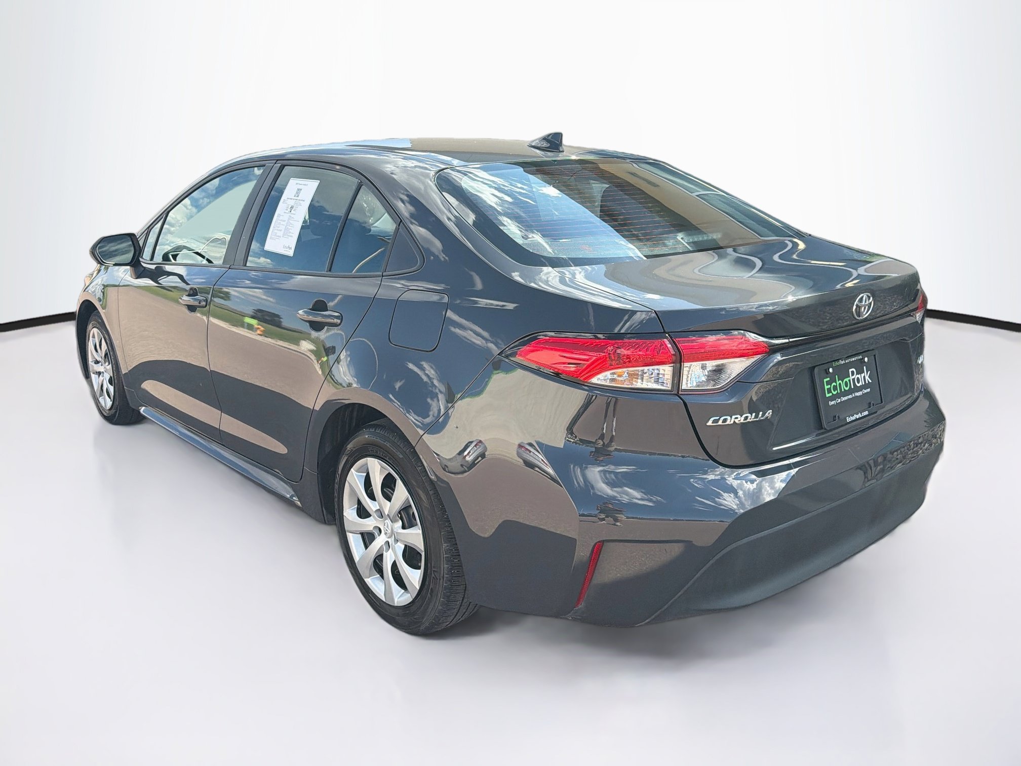 Used 2025 Toyota Corolla LE FWD image 5