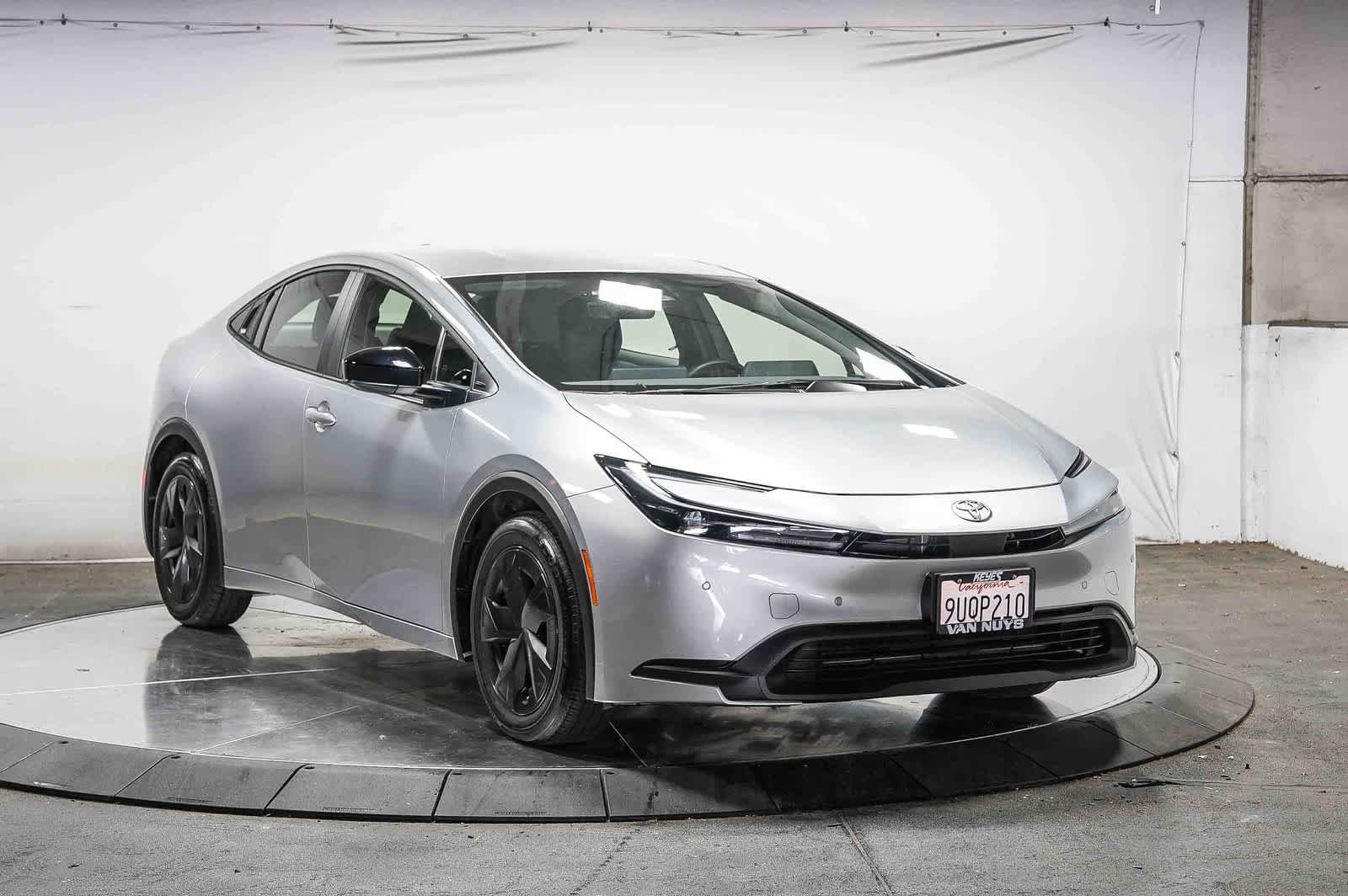 Used 2025 Toyota Prius LE FWD image 5