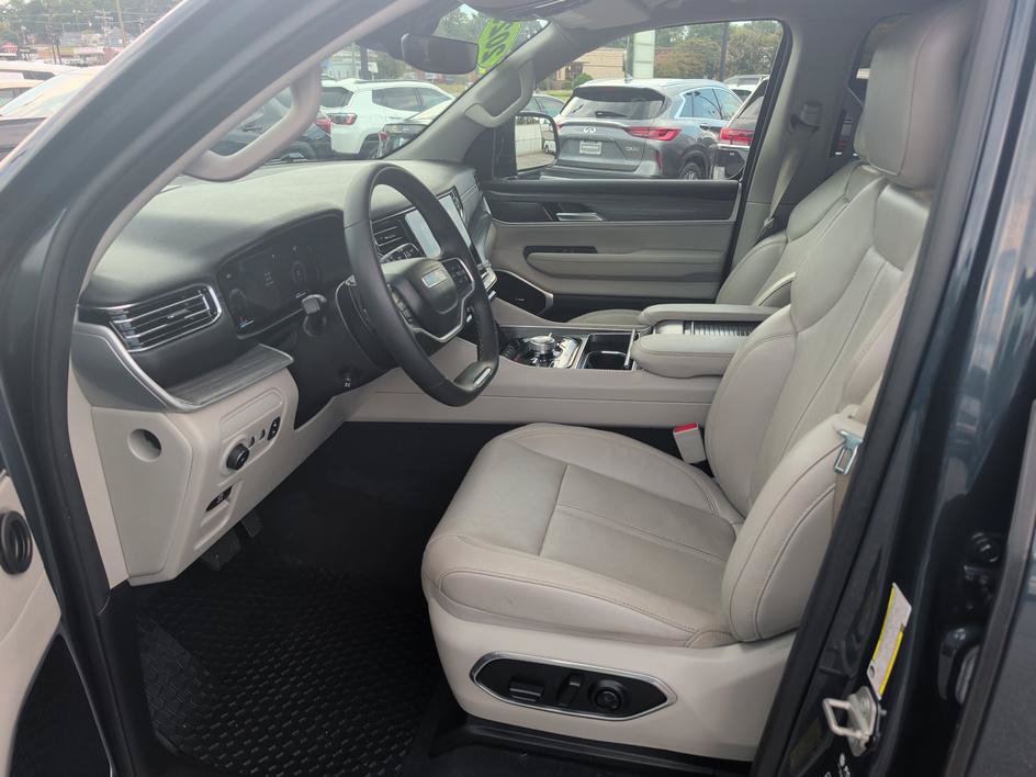 Used 2023 Jeep Wagoneer Series III w/ Premium Group I AWD/4WD image 8