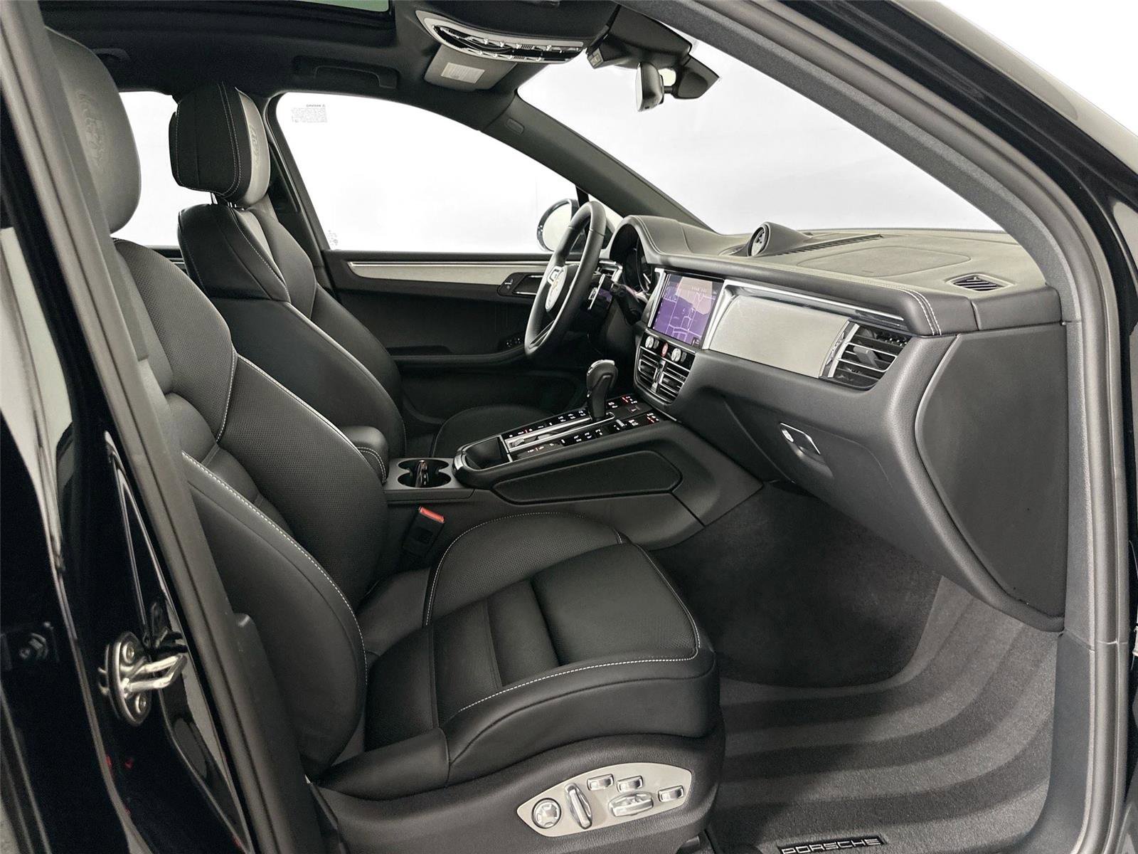 Certified 2025 Porsche Macan S AWD/4WD image 29