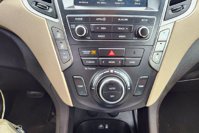 Used 2017 Hyundai Santa Fe SE AWD/4WD image 10