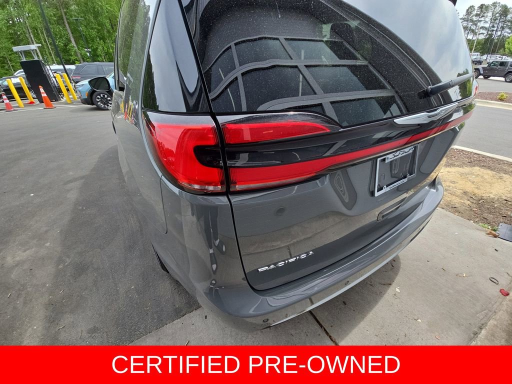 Used 2023 Chrysler Pacifica Touring-L FWD image 35