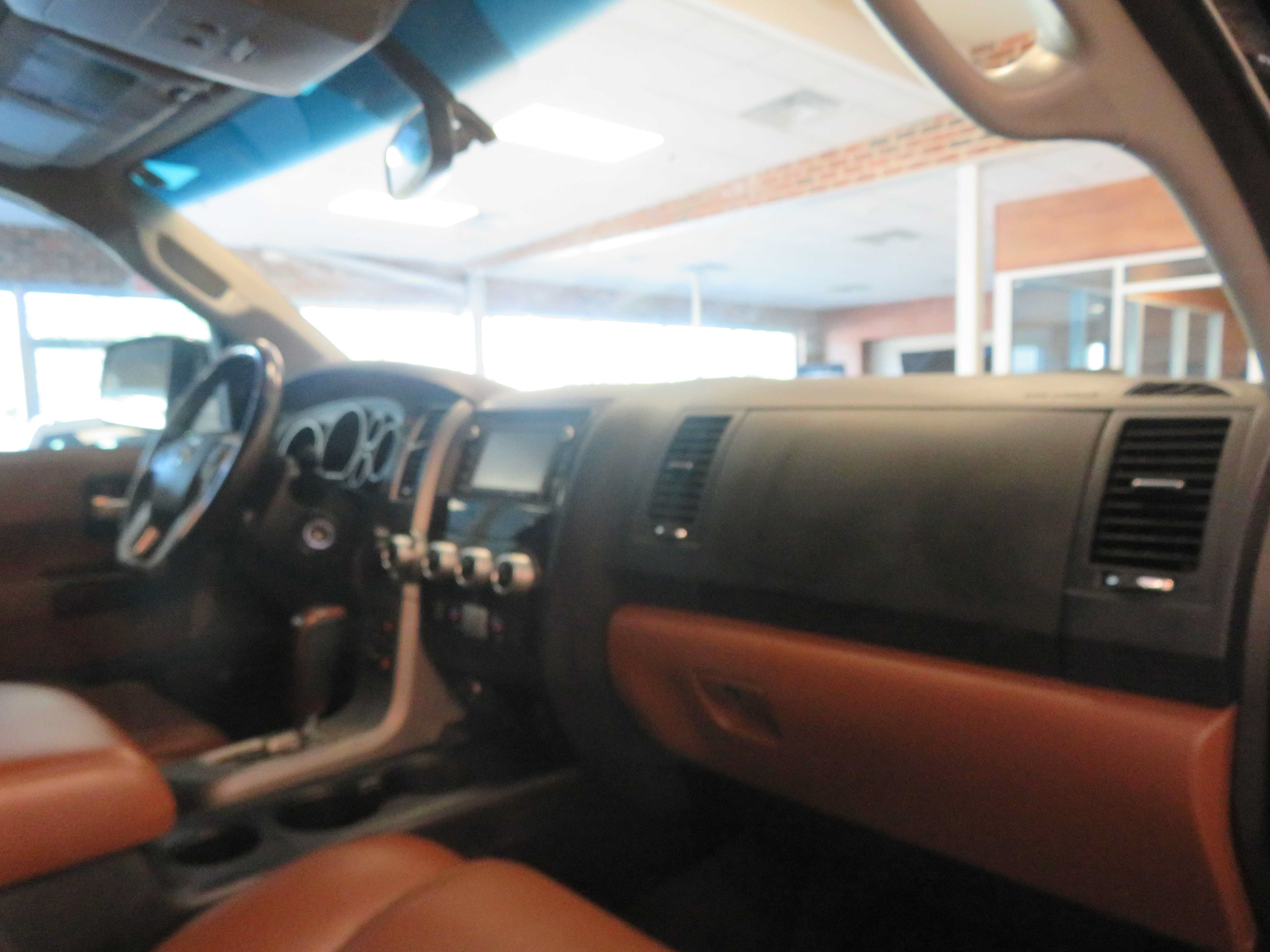 Used 2017 Toyota Sequoia Platinum RWD image 31