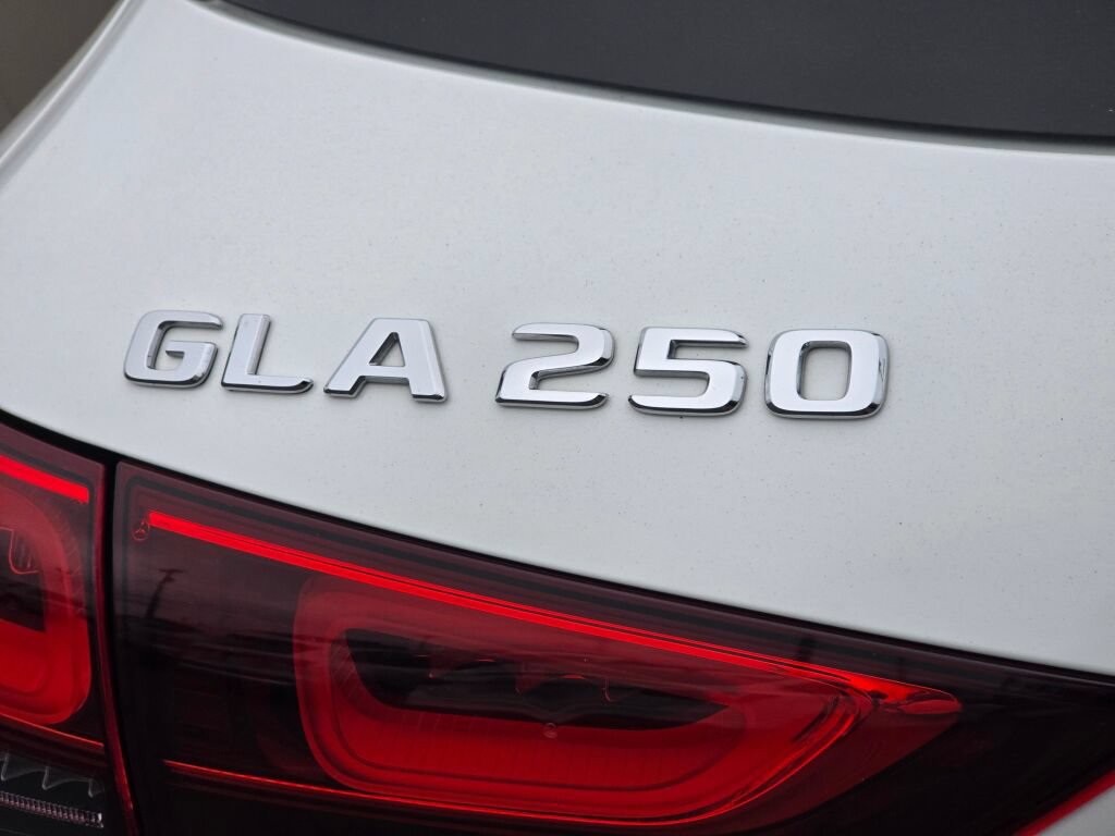 Used 2022 Mercedes-Benz GLA 250 4MATIC image 14