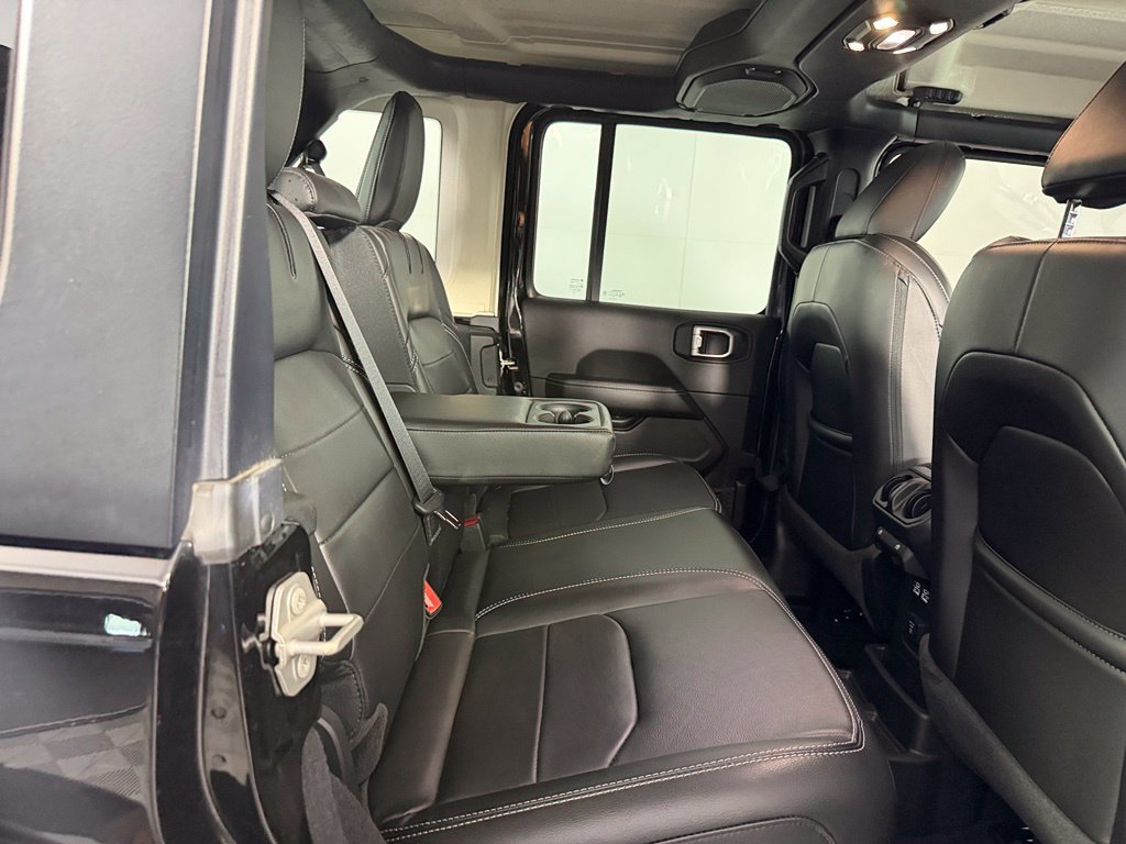 Used 2023 Jeep Wrangler Unlimited Sahara AWD/4WD image 19