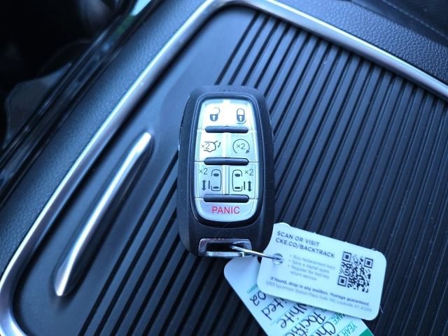 Used 2023 Chrysler Pacifica Limited FWD image 13