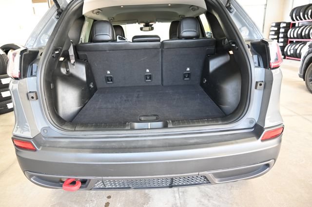 Used 2022 Jeep Cherokee Trailhawk AWD/4WD image 28