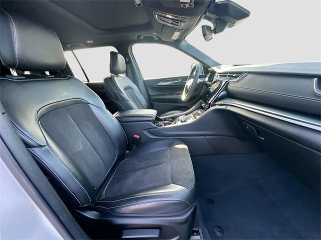 Used 2023 Jeep Grand Cherokee Altitude image 28