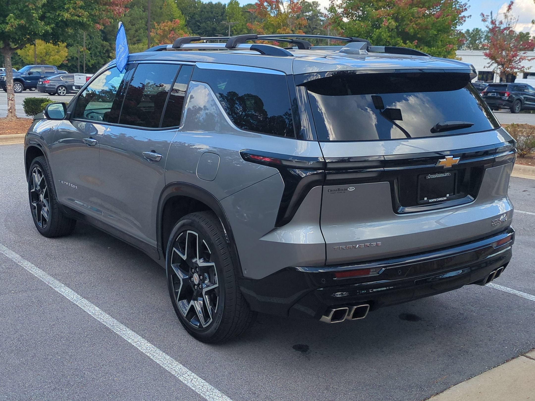 Used 2025 Chevrolet Traverse High Country FWD image 5