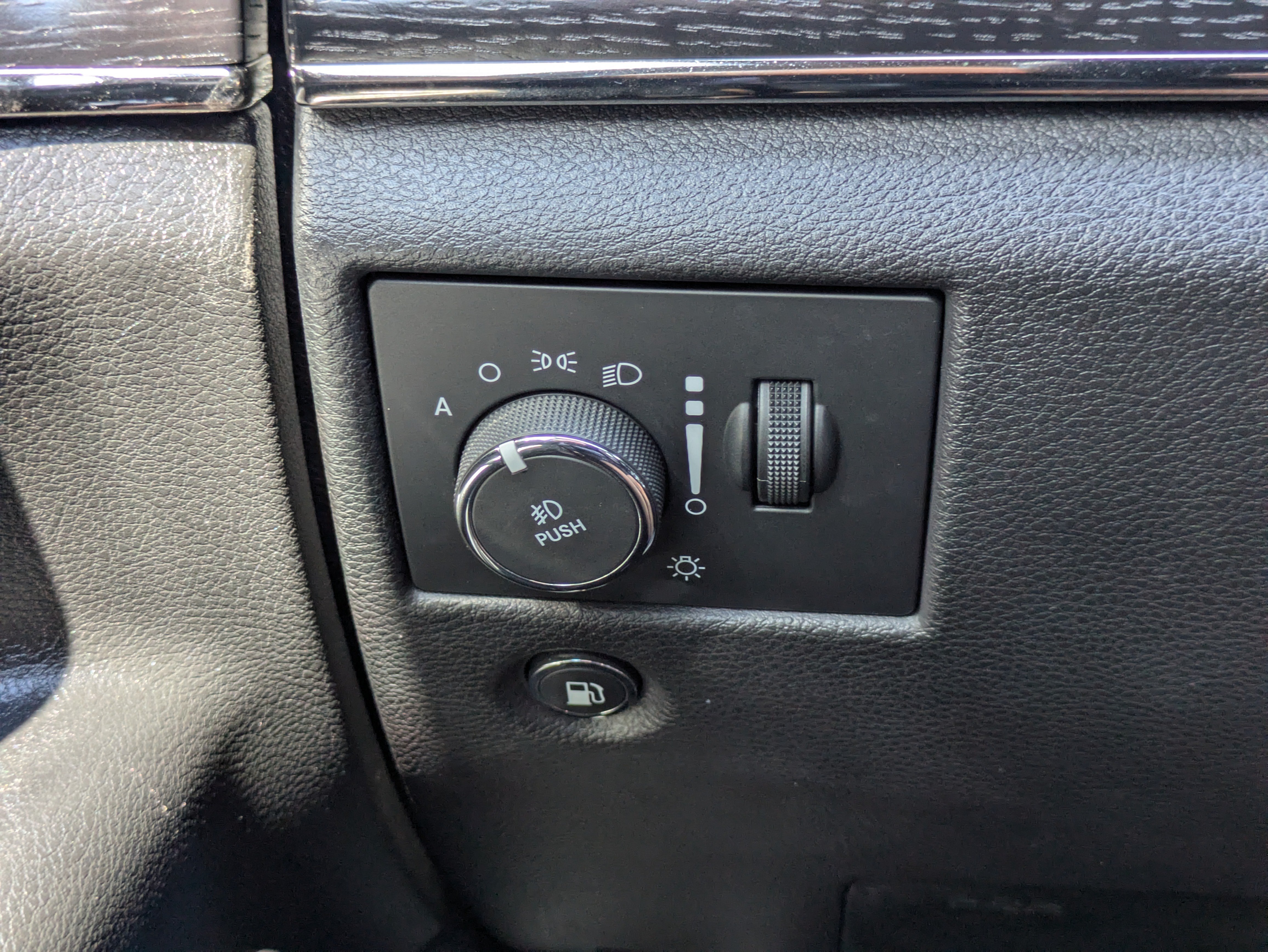 Used 2019 Jeep Grand Cherokee High Altitude RWD image 38