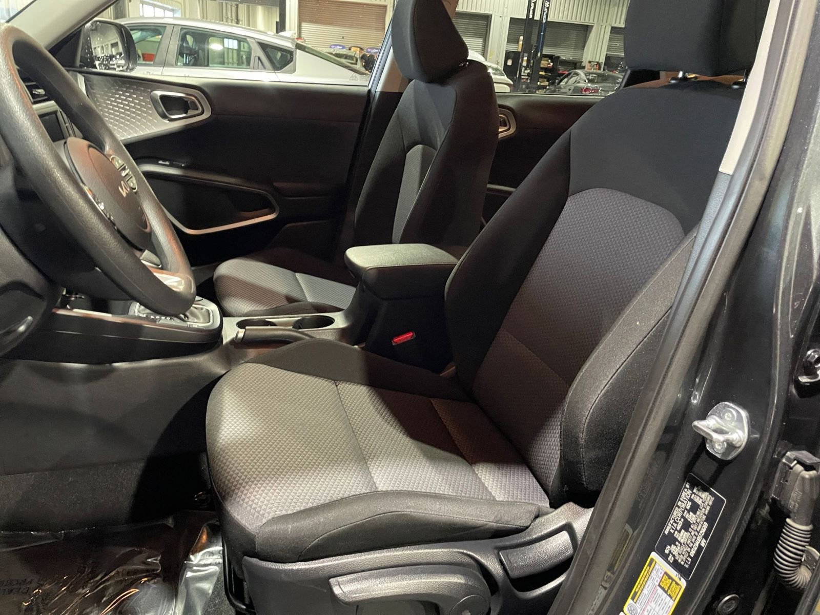 Used 2025 Kia Soul LX w/ LX Technology Package image 24