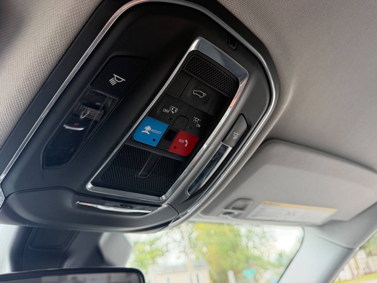 Used 2023 Jeep Grand Cherokee Laredo w/ Luxury Tech Group I AWD/4WD image 19