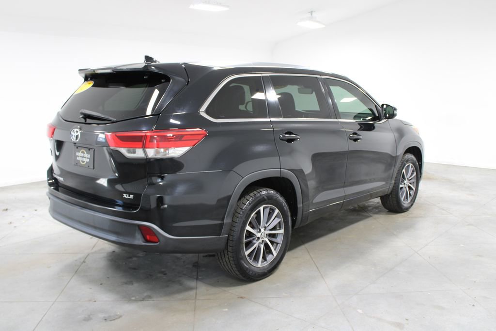 Used 2017 Toyota Highlander XLE image 9