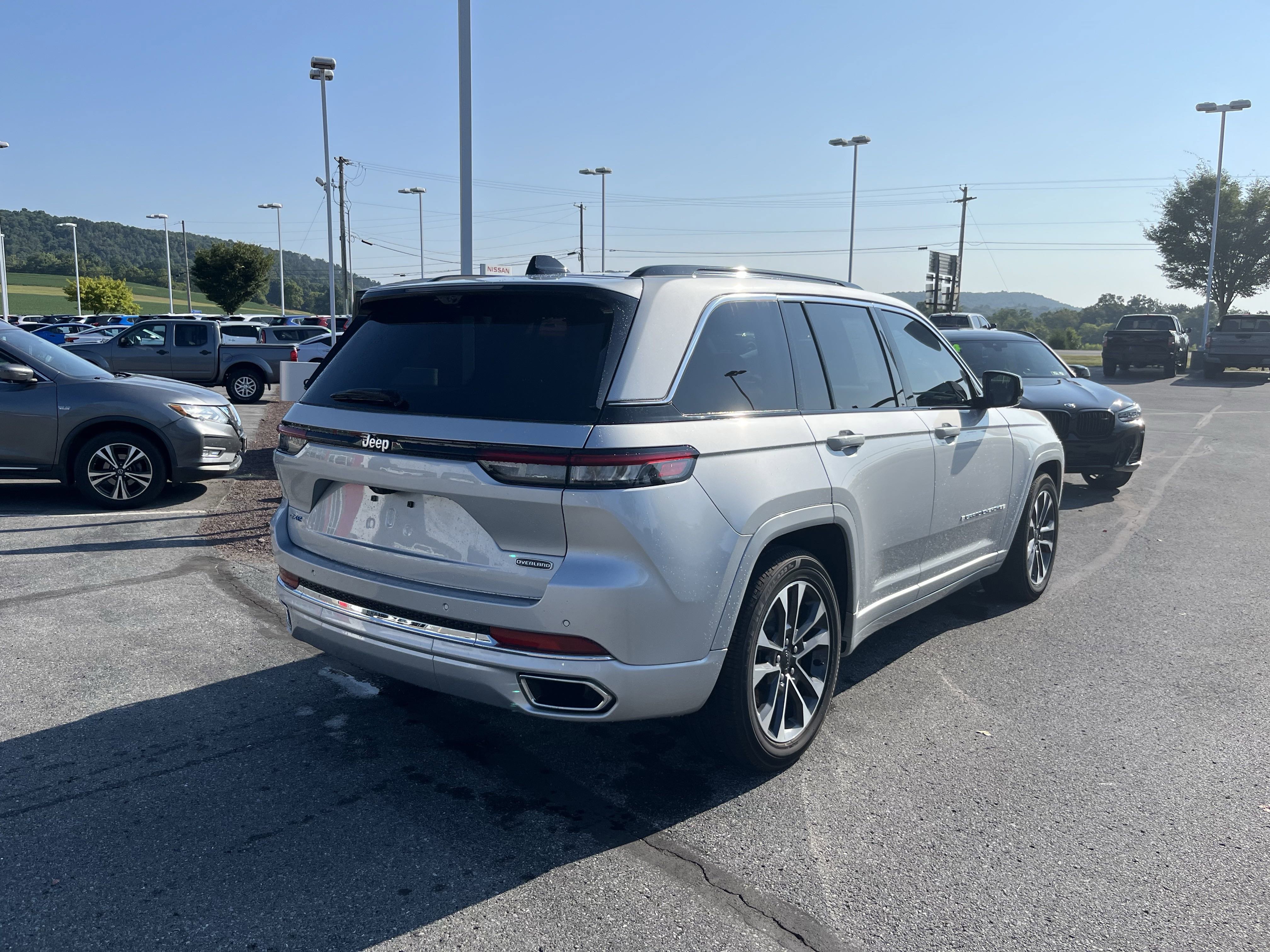 Used 2024 Jeep Grand Cherokee Overland w/ Advanced Protech Group III image 3