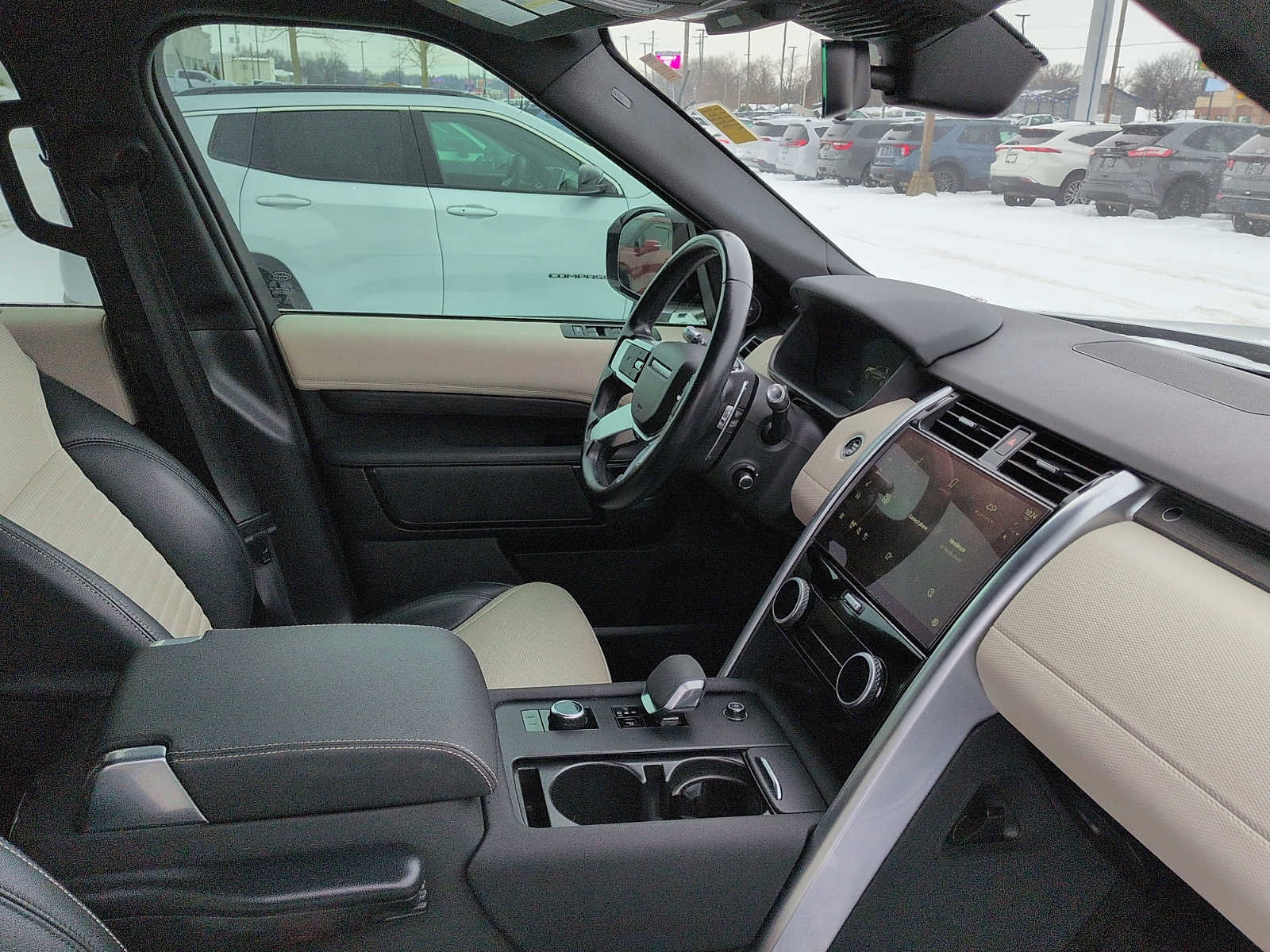 Used 2022 Land Rover Discovery S R-Dynamic image 9