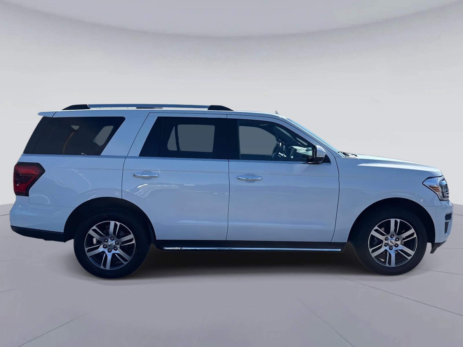 Used 2023 Ford Expedition Limited image 2