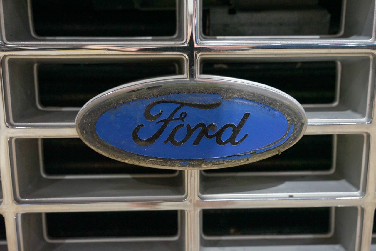 Used 1987 Ford E-150 and Econoline 150 RWD image 21