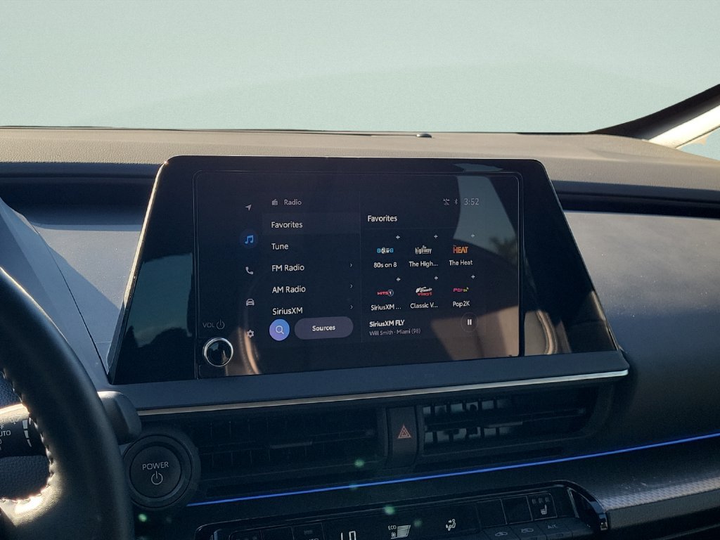 Used 2024 Toyota Prius XLE FWD image 14